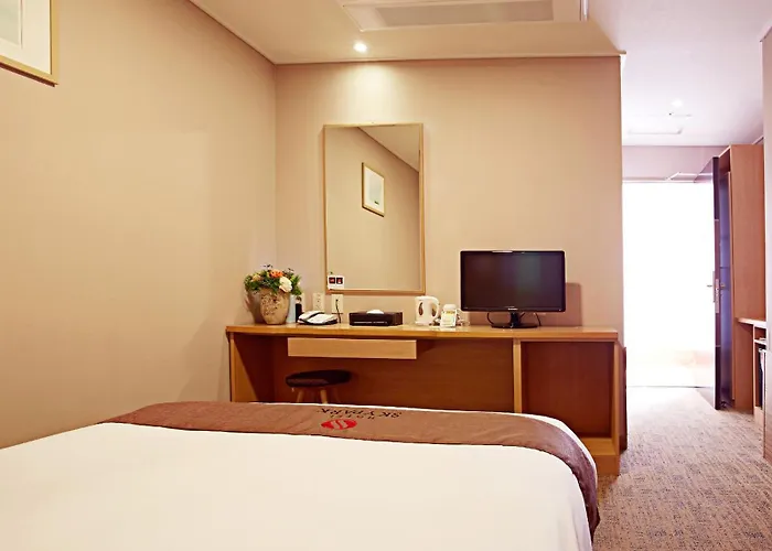 Skypark Myeongdong 3 3*